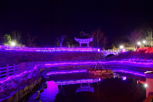 사진 = 장성군 홍길동 테마파크가 확 달라진 야경으로 새롭게 각광받