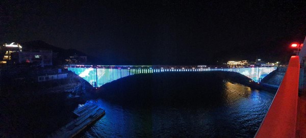 사진 = 창원 저도 콰이강의 다리, 매일 밤 미디어파사드‘반짝’