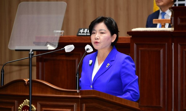 사진 = 제316회 임시회 제2차 본회의에서_박미정 의원이 시정 질문을 하고 있다.