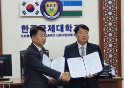 사진 = 김갑용 광주대부총장(왼쪽)과 박준호 한국국제대 총장